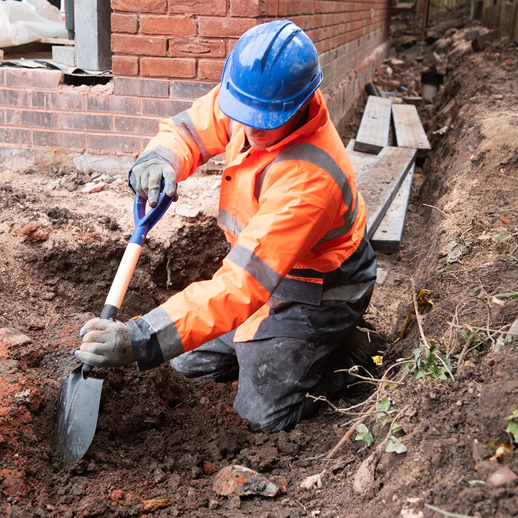 Wooden Round Head Micro Shovel 700mm Blade L X W: 210 X 150mm. Head Weight 0.5Kg