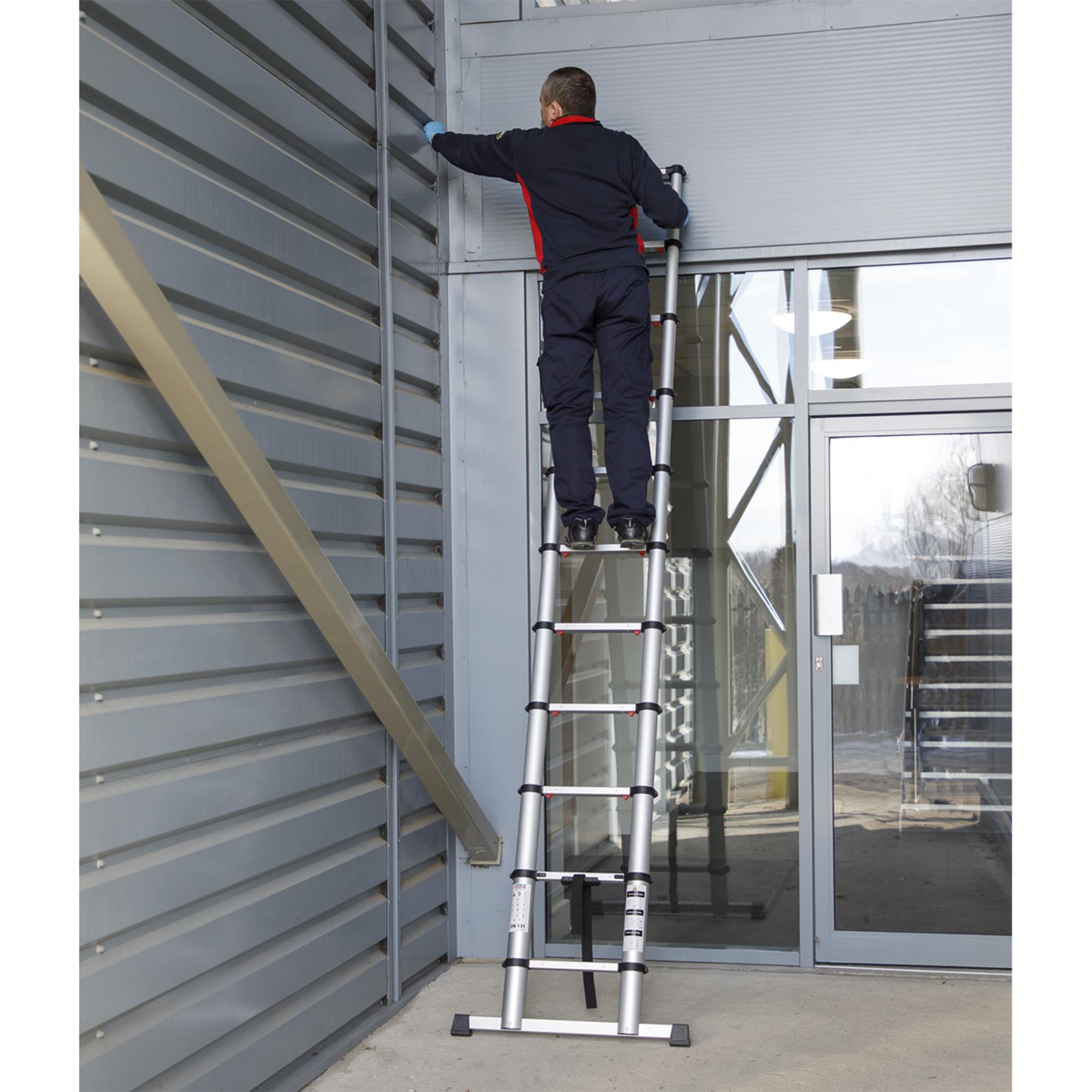 Sealey Aluminium Telescopic Ladder 11-Tread EN 131