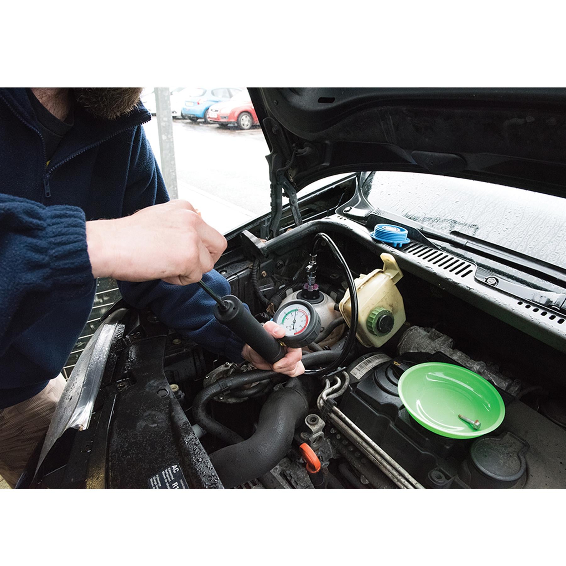 Radiator Pressure Test Kit 18Pc Hand Pump With Gauge For Pressurisation