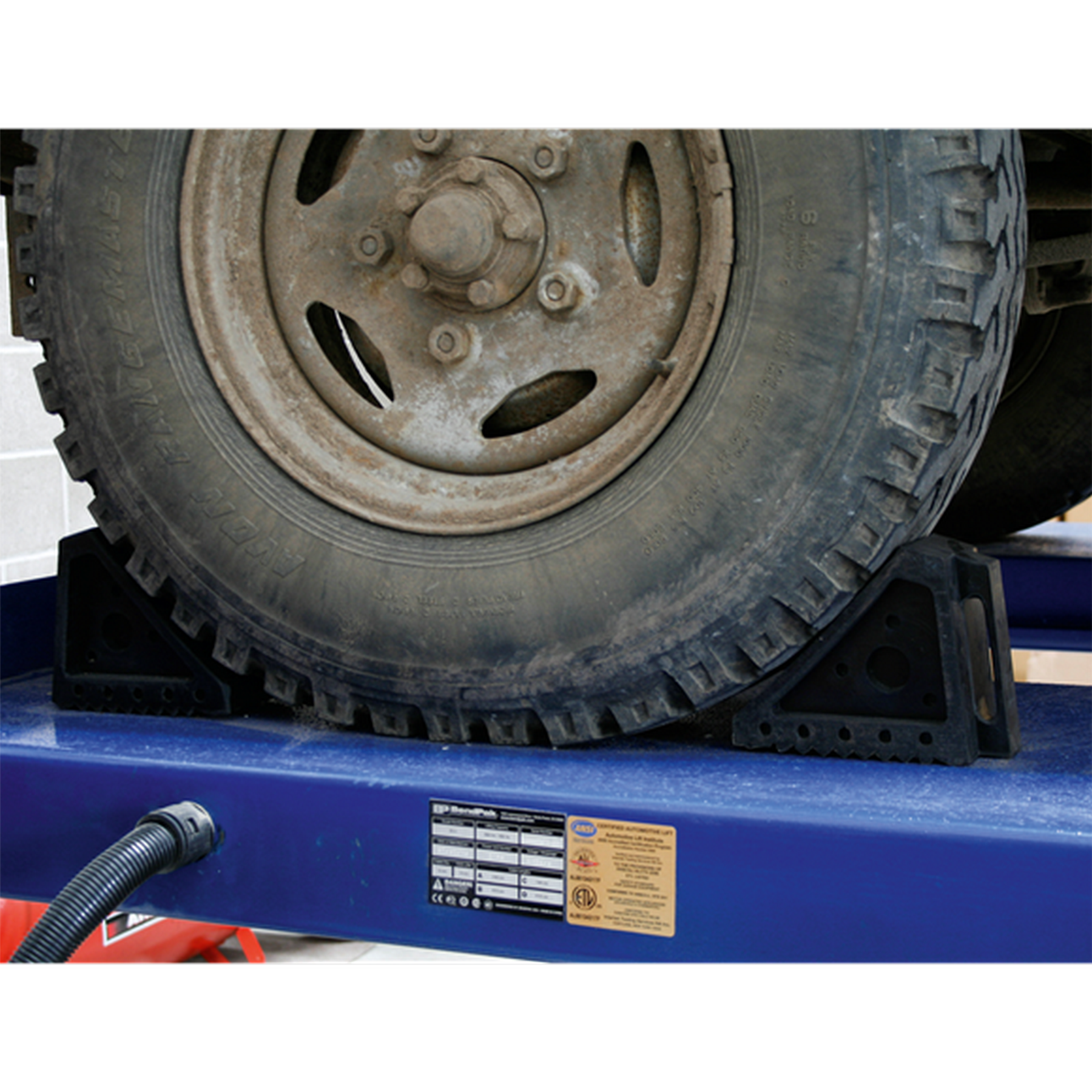 Rubber Wheel Chocks 1.8kg - Pair wheel chocks Sealey