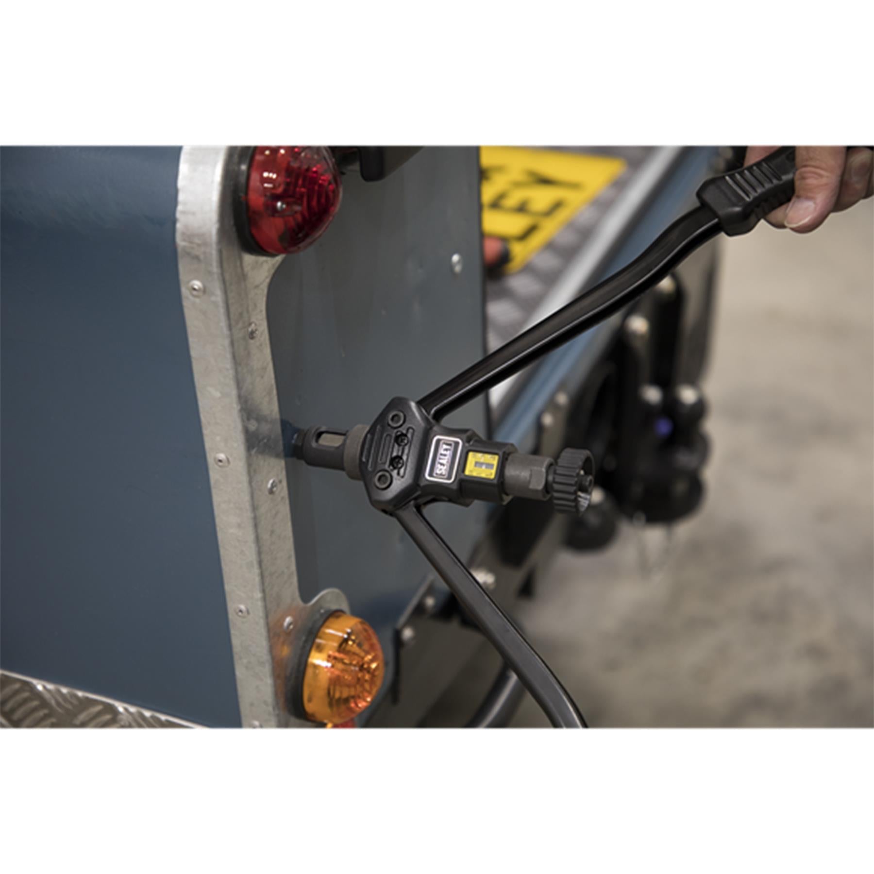 Sealey Long-Arm Threaded Nut Riviter Hand Riveters Gun/Tool AK3985