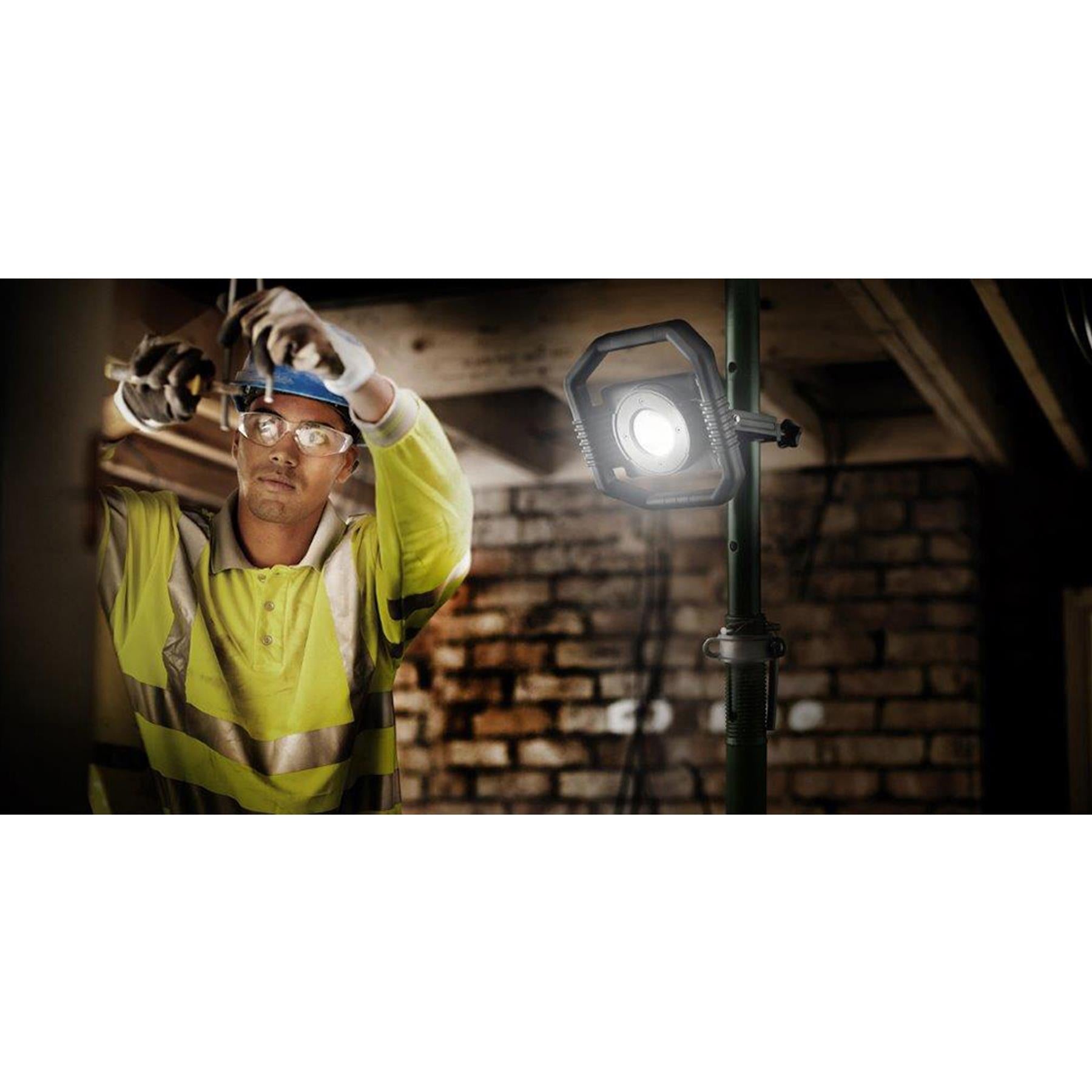 Defender MC3000 Hybrid 2-in-1 Worklight Rehargeable & 230V