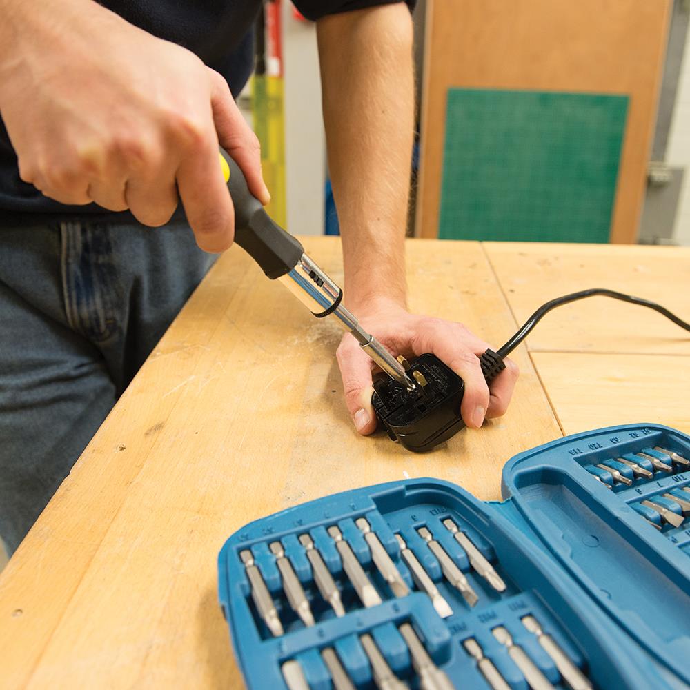 45Pce Ratchet Screwdriver Bit & Socket Set Soft-Grip Forward, Reverse & Locked