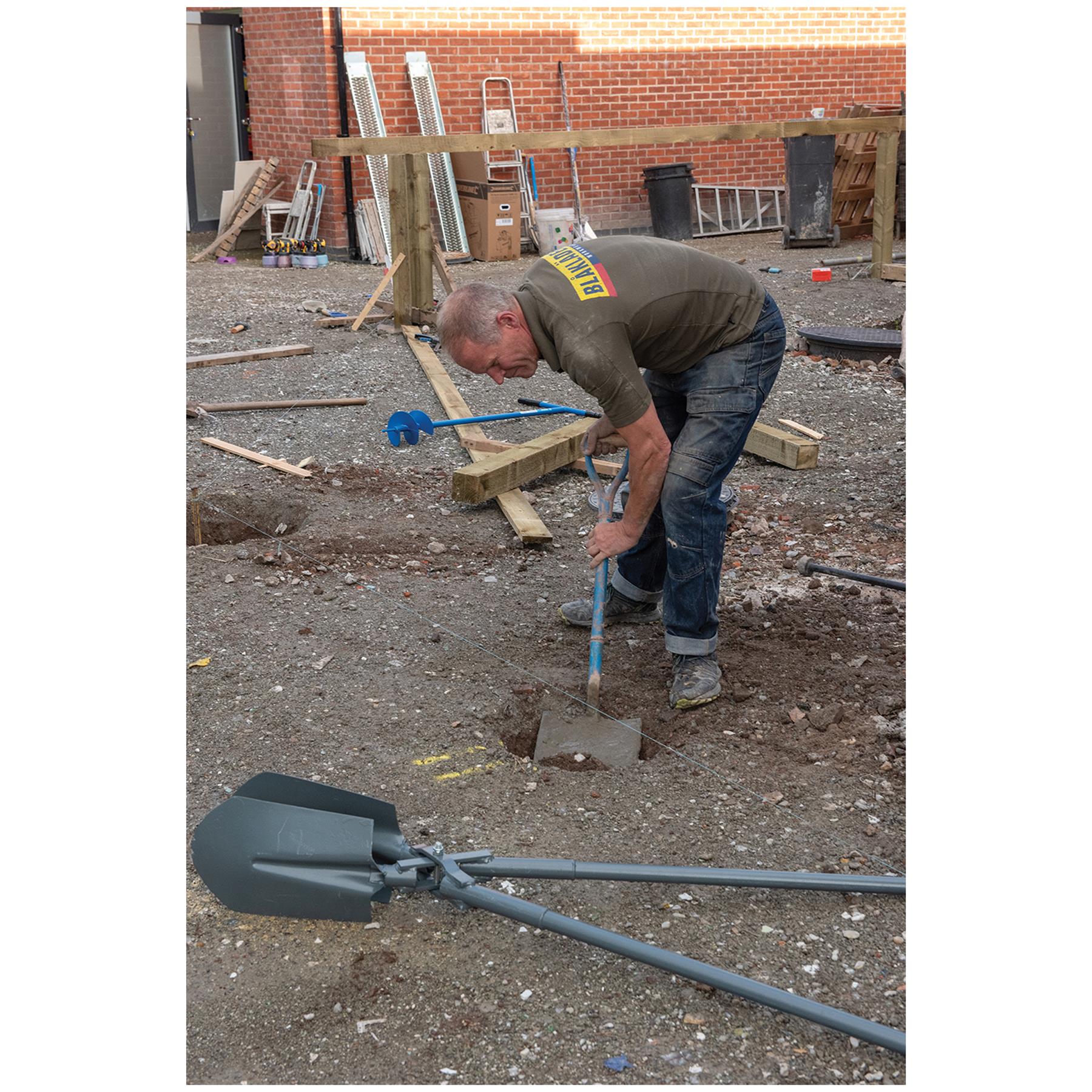 Forged Round Mouth Shovel 1100mm - Gardening Tool Blade L X W: 310 X 230mm