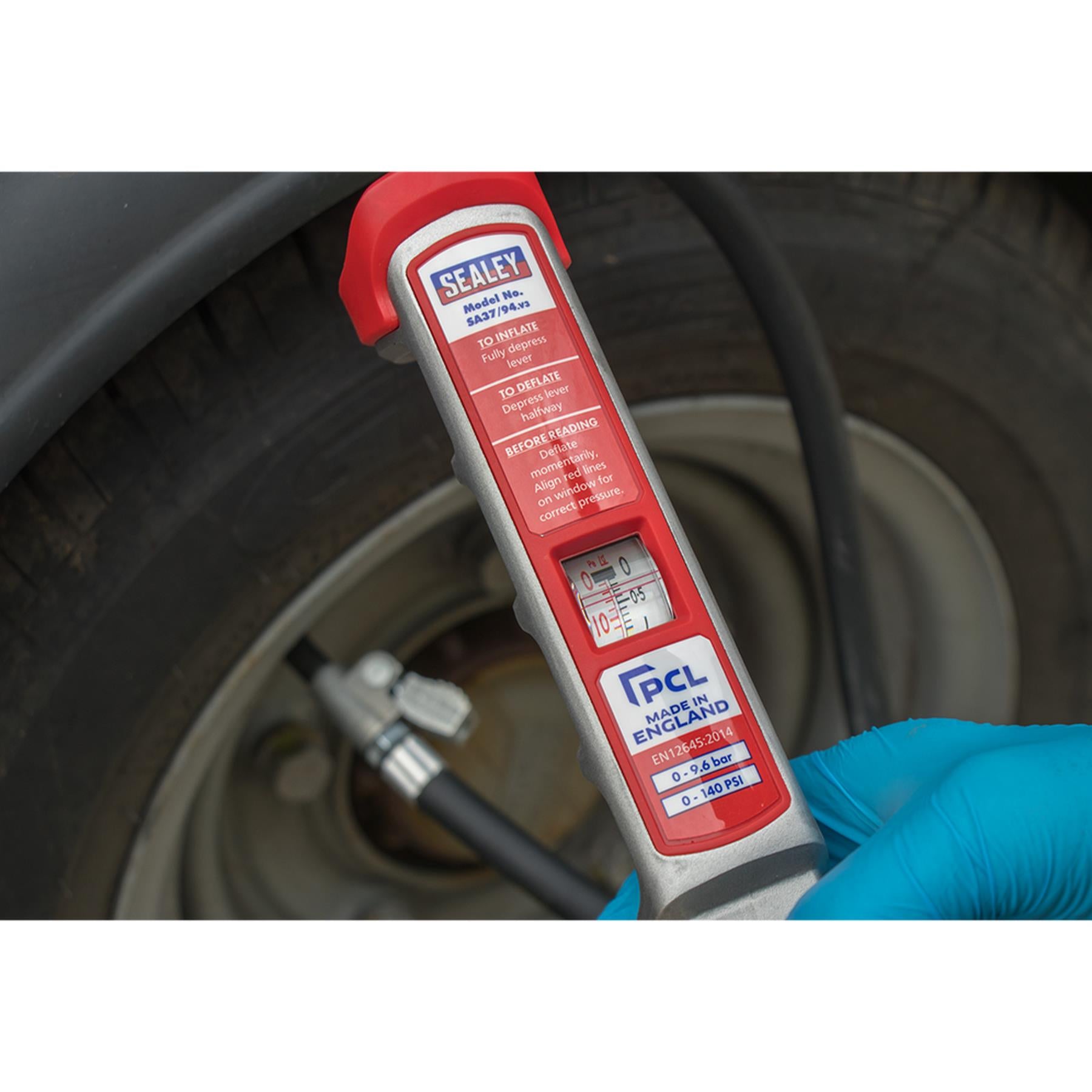 Sealey Prof Tyre Inflator with 2.5m Hose & Clip-On Connector