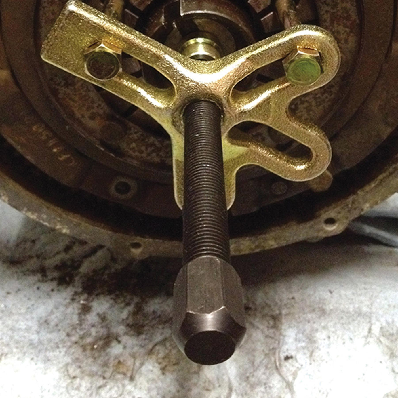 13Pce Harmonic Balancer Puller Kit 4 Slots In Yoke For 2 Or 3 Hole Application