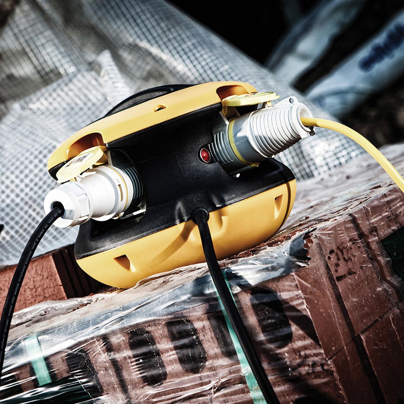 Defender Spider Ball Splitter 4 x 16A 110V Weight 2.4kg