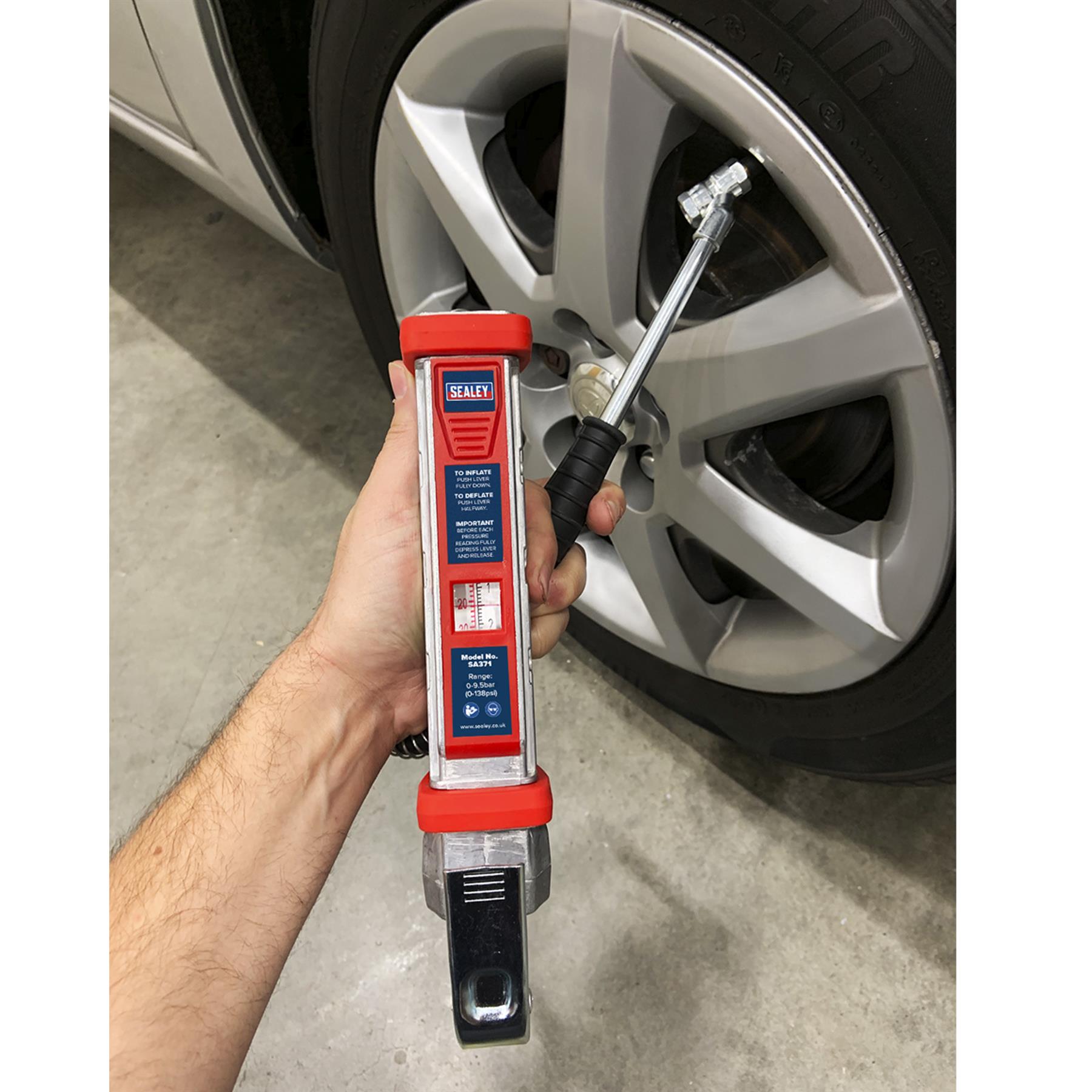 Sealey Tyre Inflator 0.5m Hose with Twin Push-on Chuck