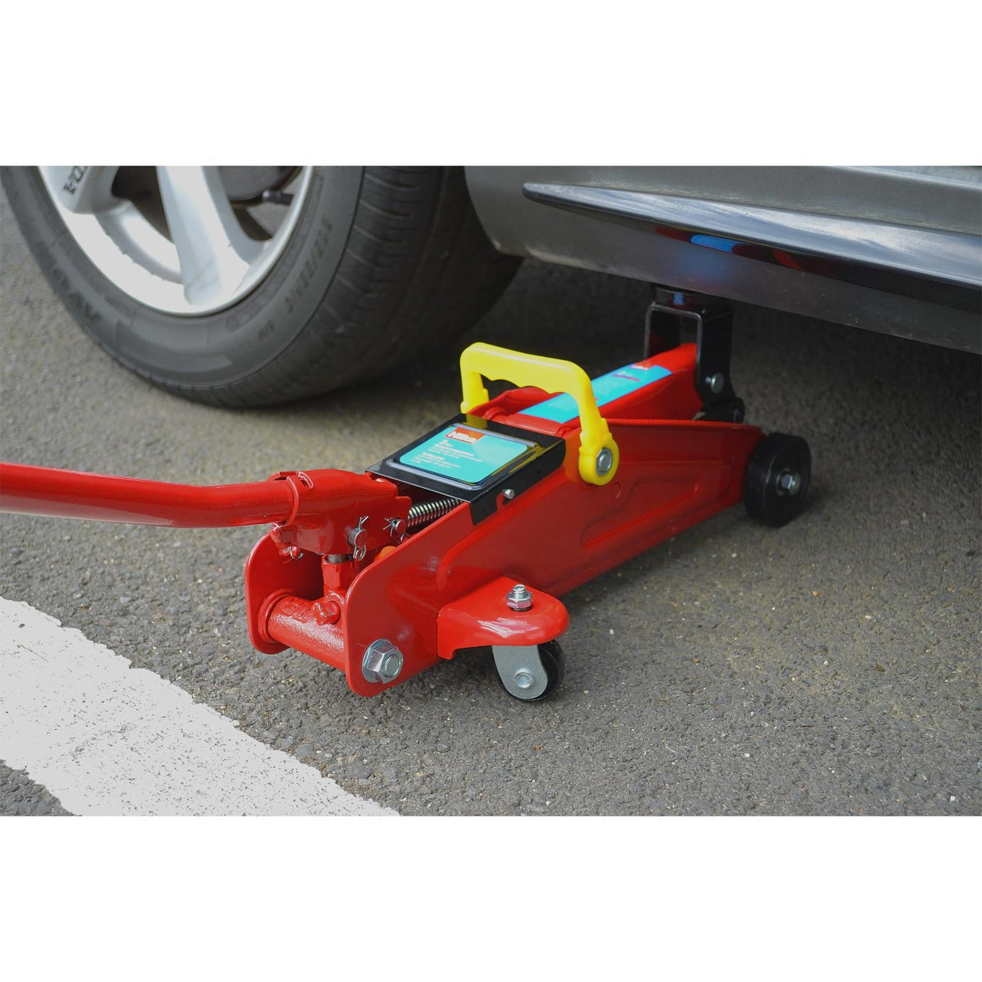 Heavy-Duty 2 Tonne Low Profile Trolley Jack