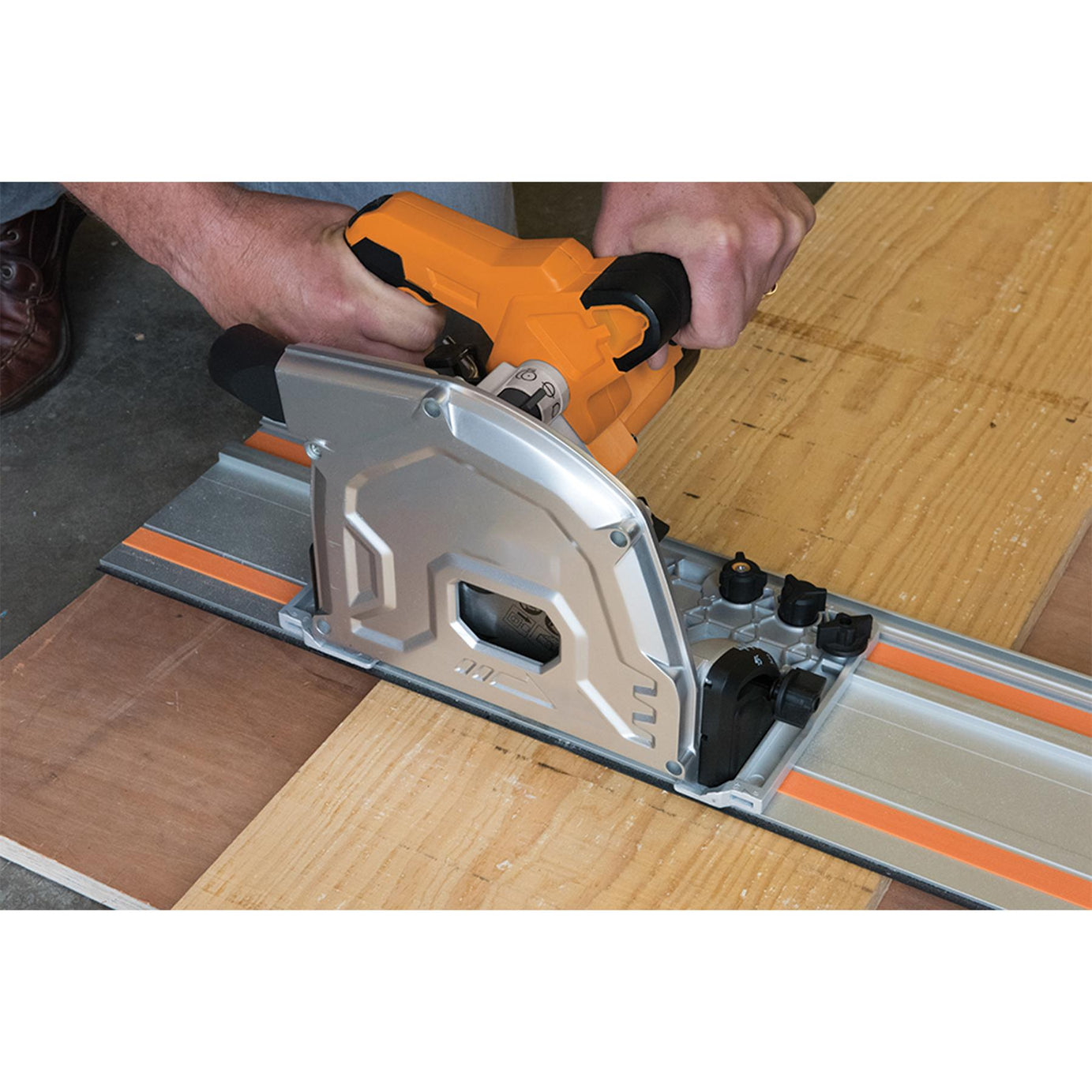 Powerful 1400W Track Saw Kit Includes 185mm Blade, Track Pack And Connectors.