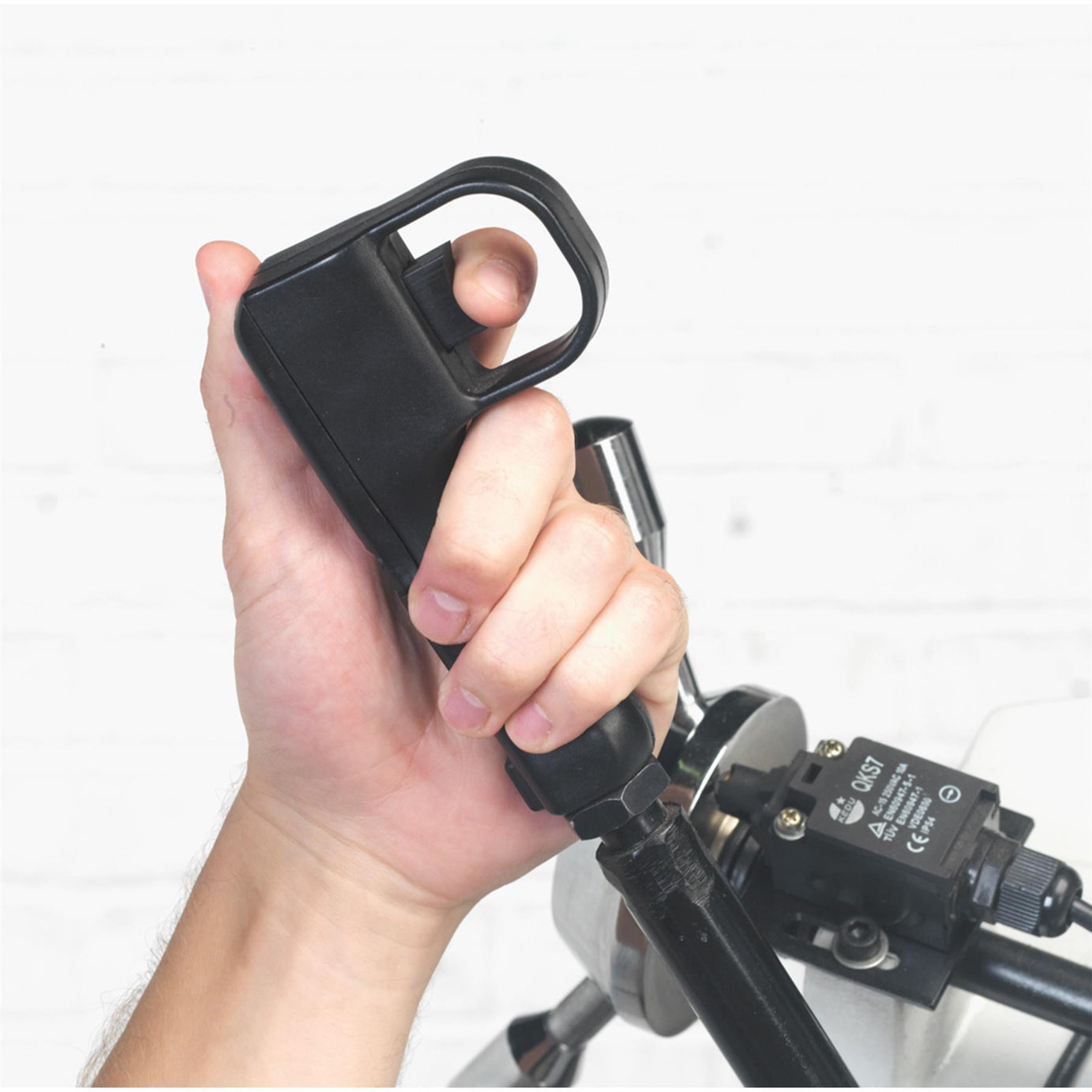 Sealey Industrial Power Bandsaw 210mm Metal Cutting Work