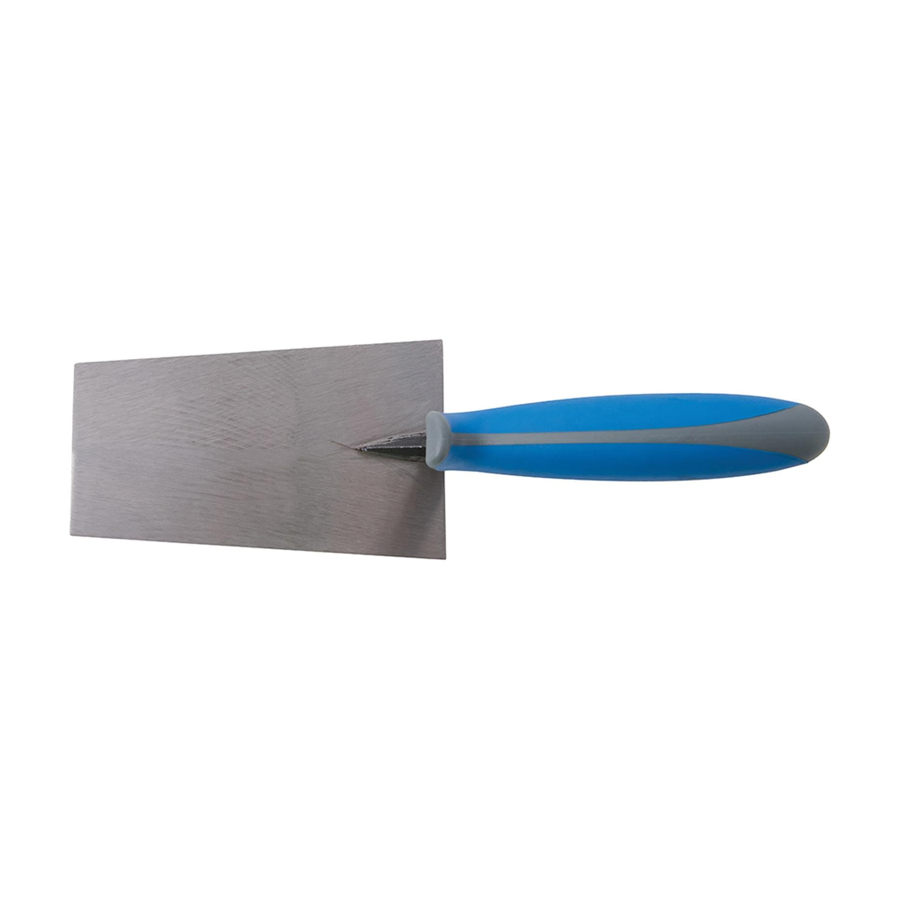 Bucket Trowel Soft-Grip 180mm grabbing wet cement or adhesive from bucket
