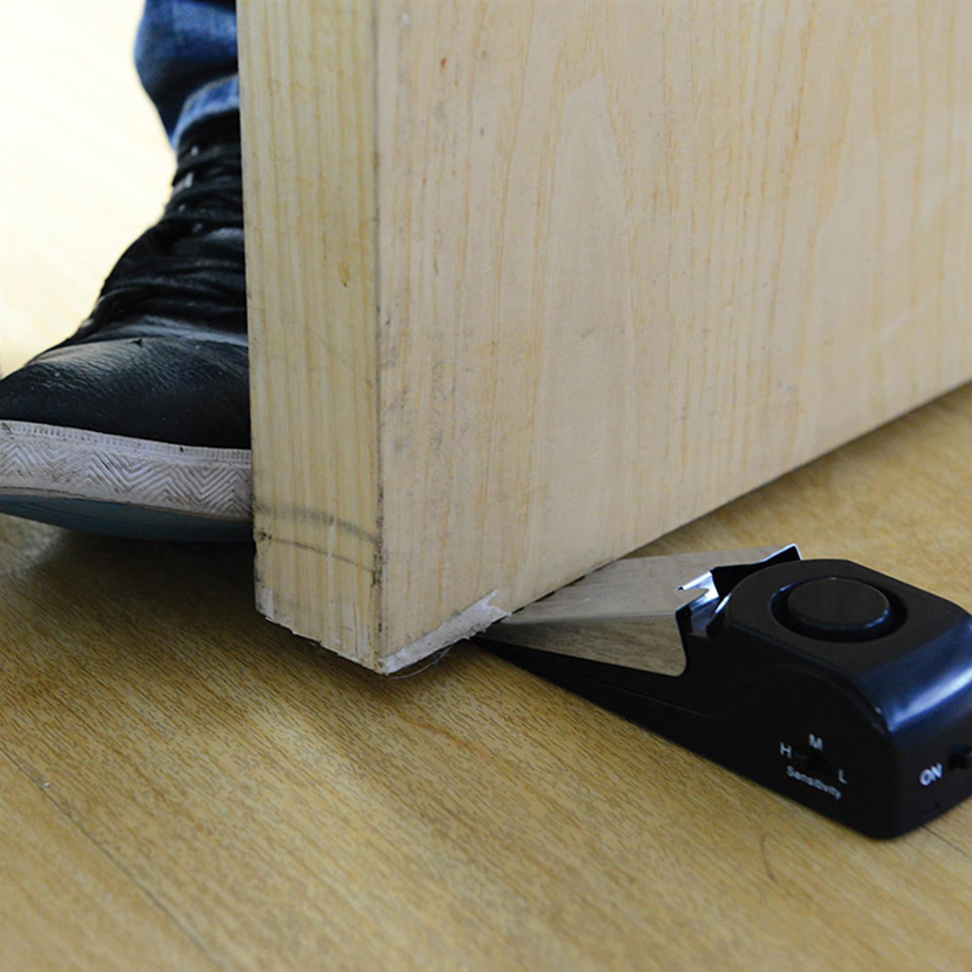 Door Stop Alarm - 1 X 9V (Pp3) Wedge-Shaped Door Stopper With Loud 120Db Alarm