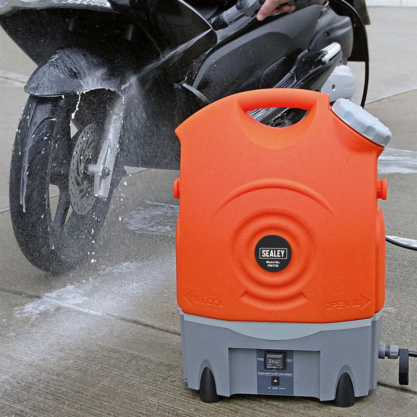 Sealey Pressure Washer 12V Rechargeable Lightweight And Portable