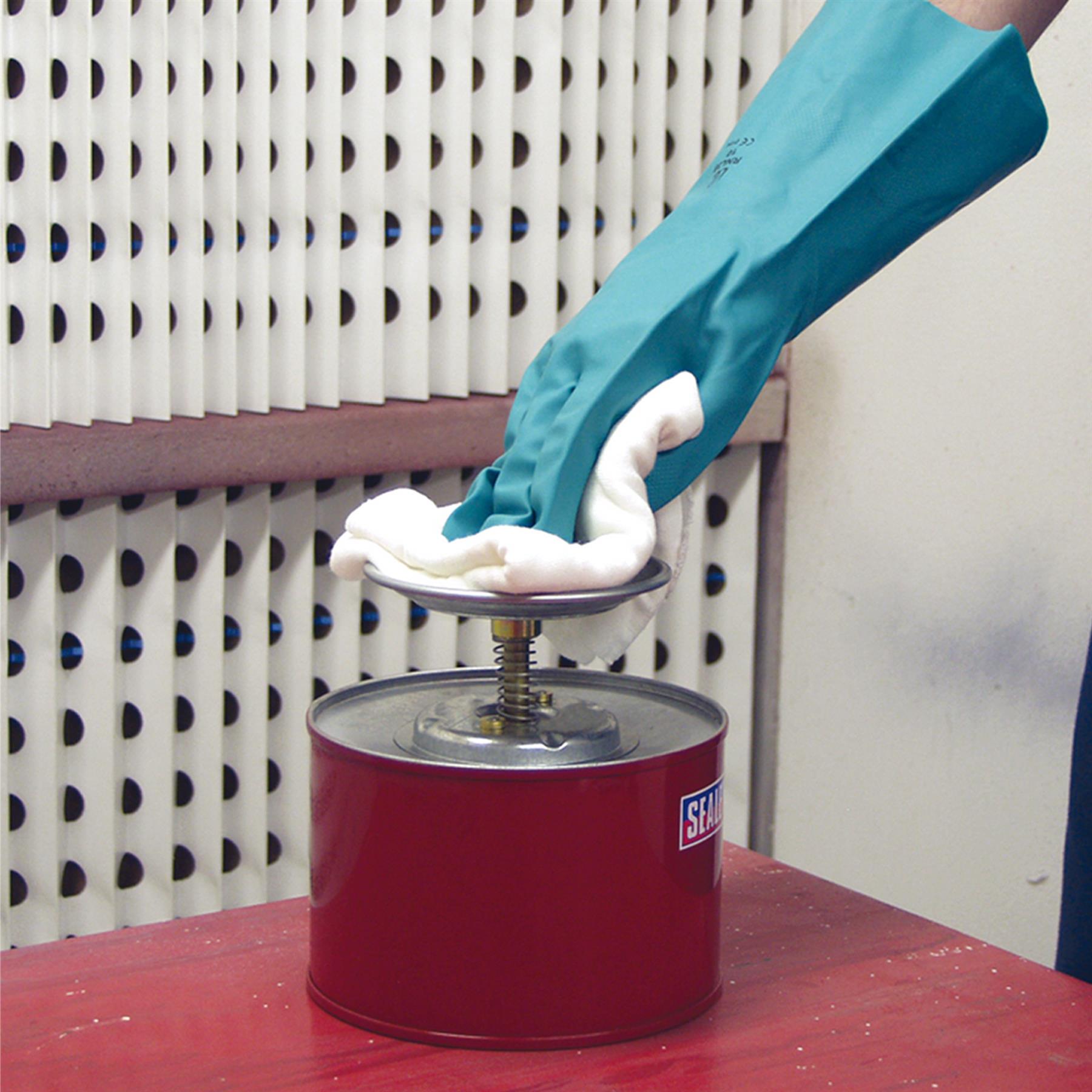 Sealey Plunger Can 1.9L Convenient & Safe Easy One-Handed Operation
