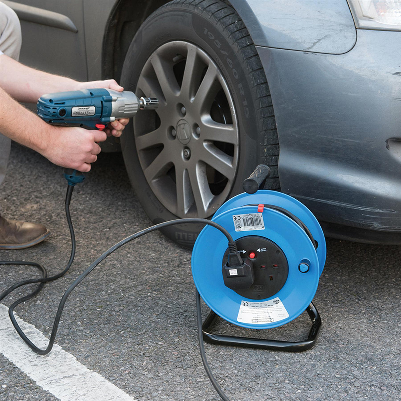 Cable Reel 240V Freestanding 13A 25M 2 Socket Maximum Load 13A Cable Rewind