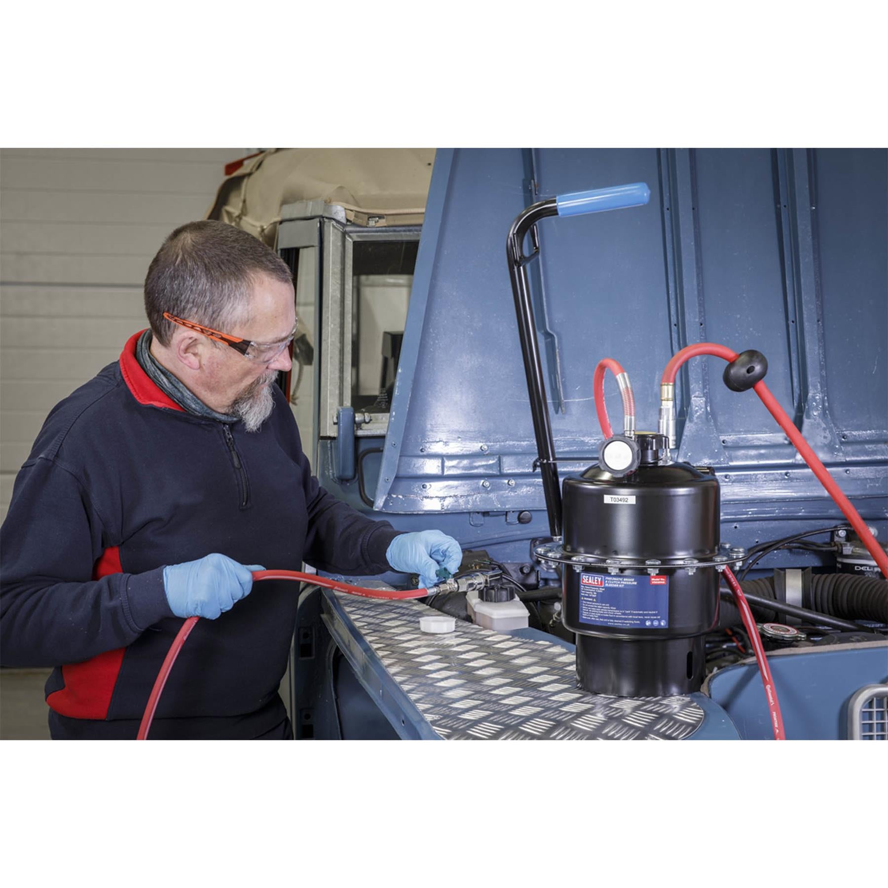 Sealey Pneumatic Brake & Clutch Pressure Bleeder Kit