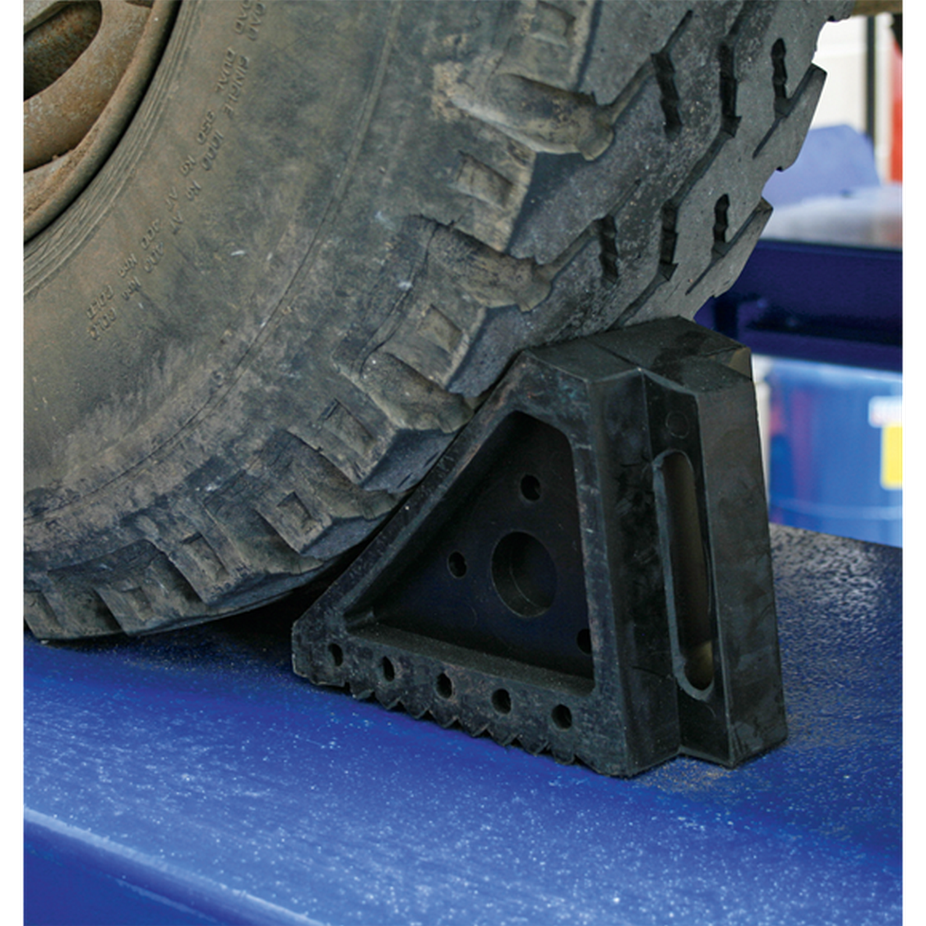 Rubber Wheel Chocks 1.8kg - Pair wheel chocks Sealey