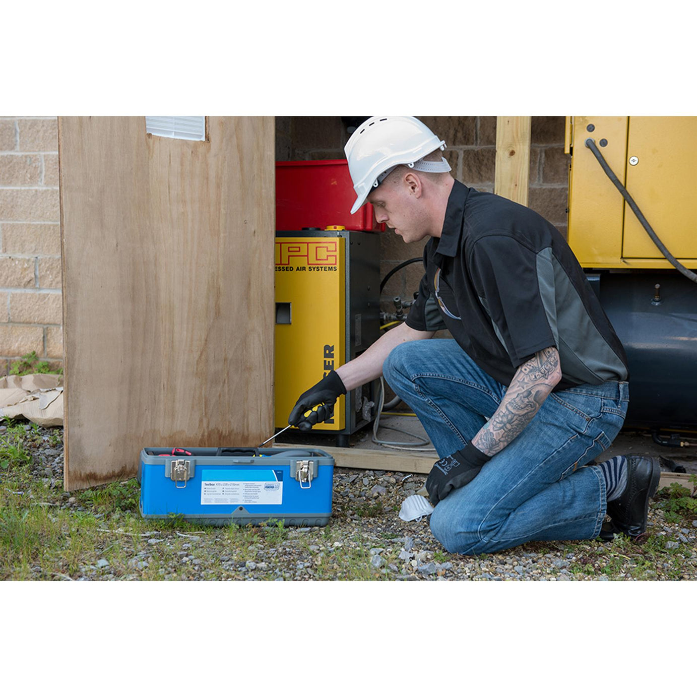 Toolbox Impact Resistant With Metal Latches / Removable Tray 470 X 220 X 210mm