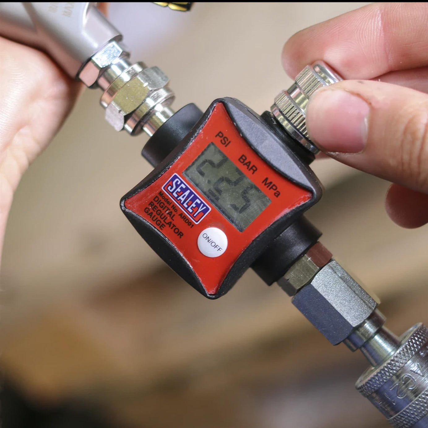 Sealey On-Gun Digital Pressure Regulator/Gauge