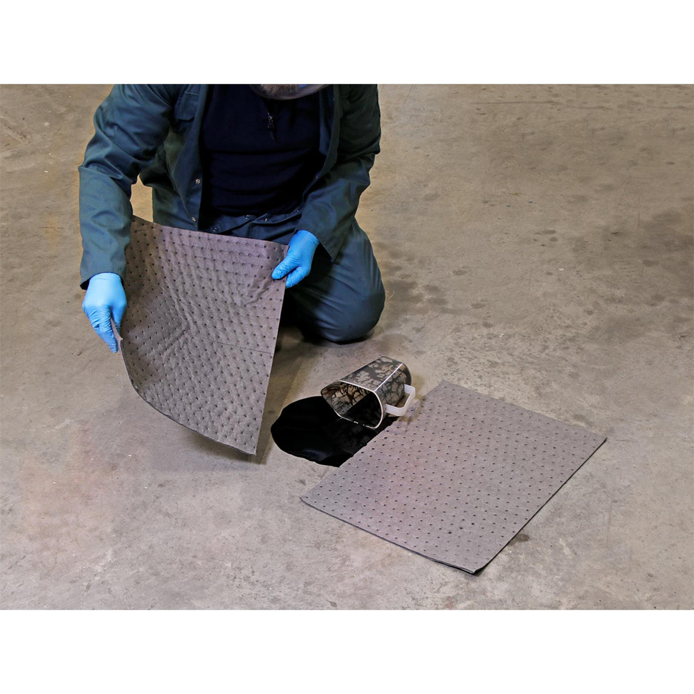Sealey Spill Absorbent Pad Size: 500 x 400mm. Pack of 100