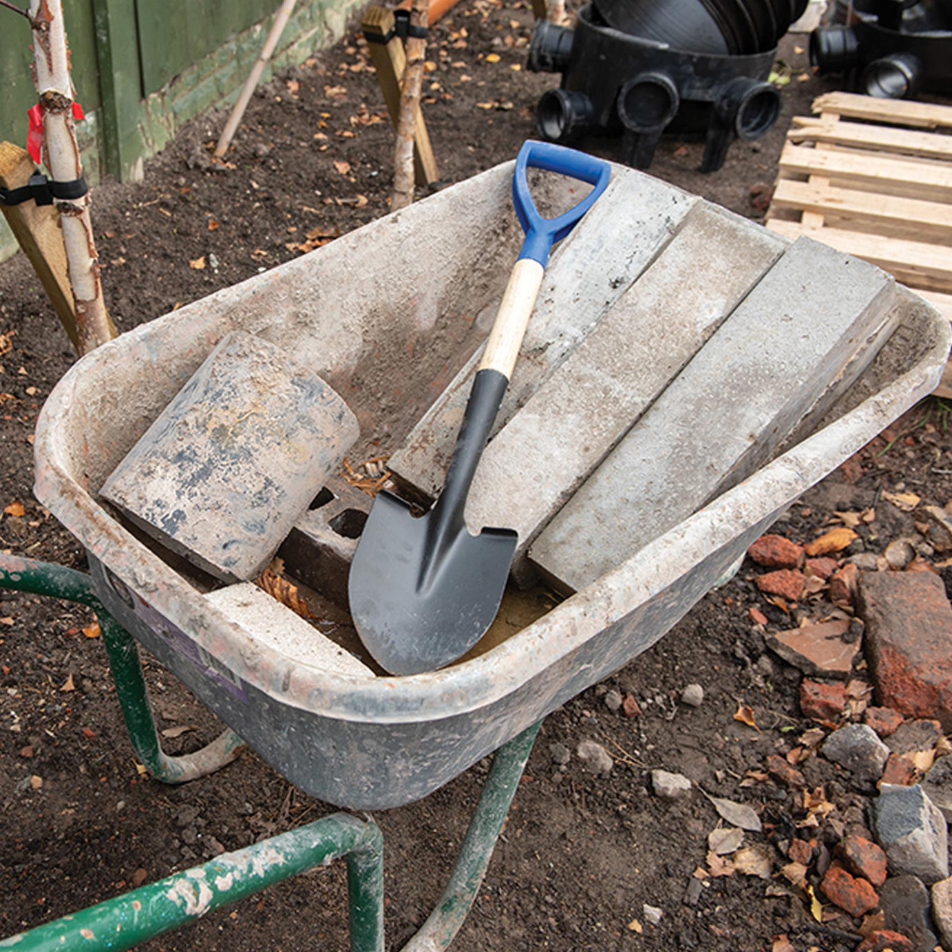 Wooden Round Head Micro Shovel 700mm Blade L X W: 210 X 150mm. Head Weight 0.5Kg