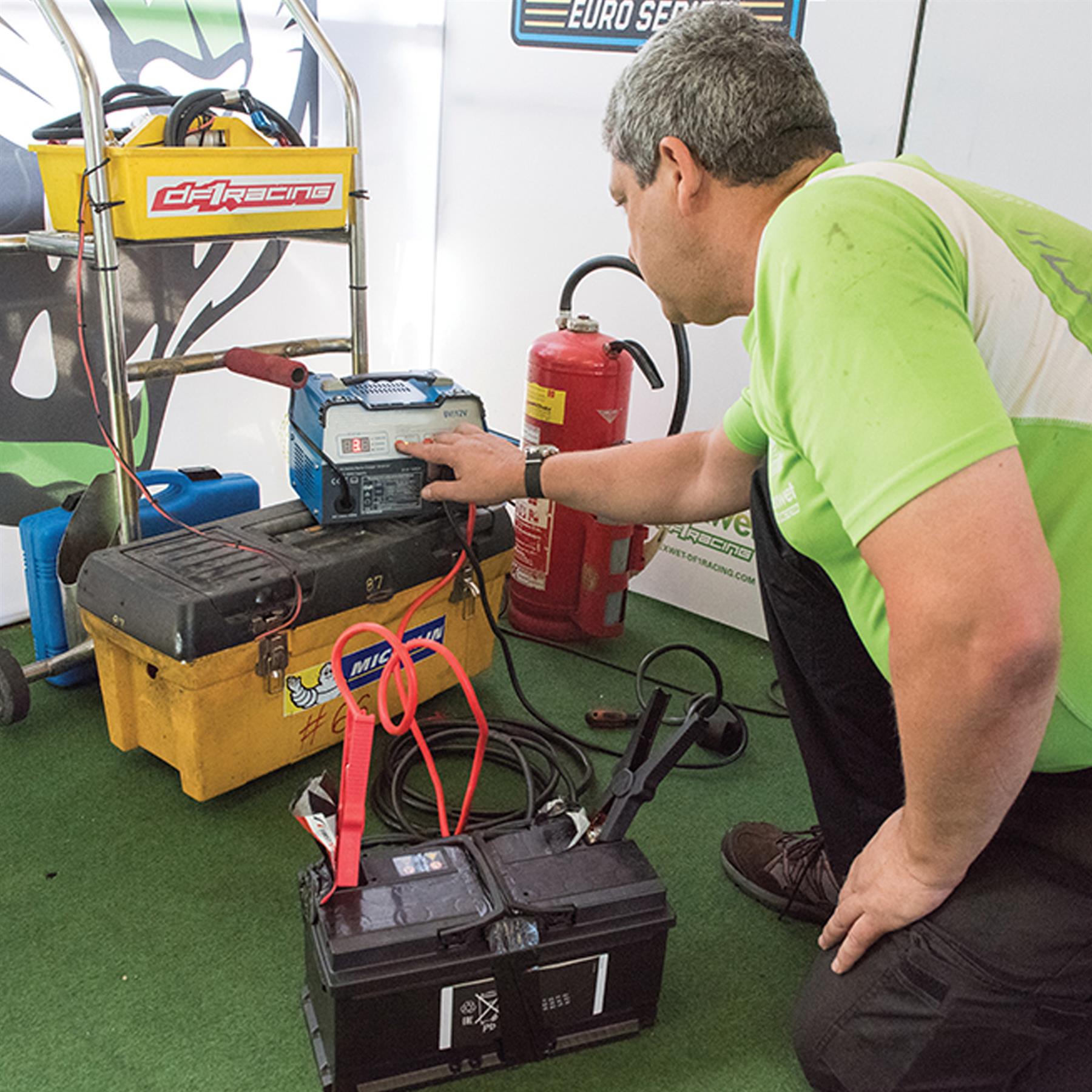 Automatic Battery Starter Charger 12A 6/12V 8-180Ah Capacity 3-Stage Starter