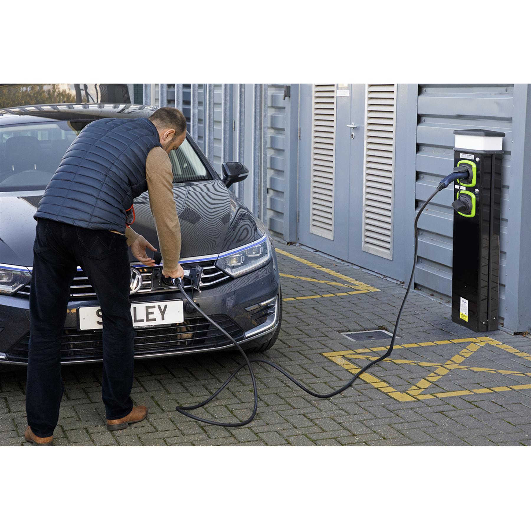 Sealey EV Charging Cable Type 2 to Type 2 32A 3PH 5m Storage Case