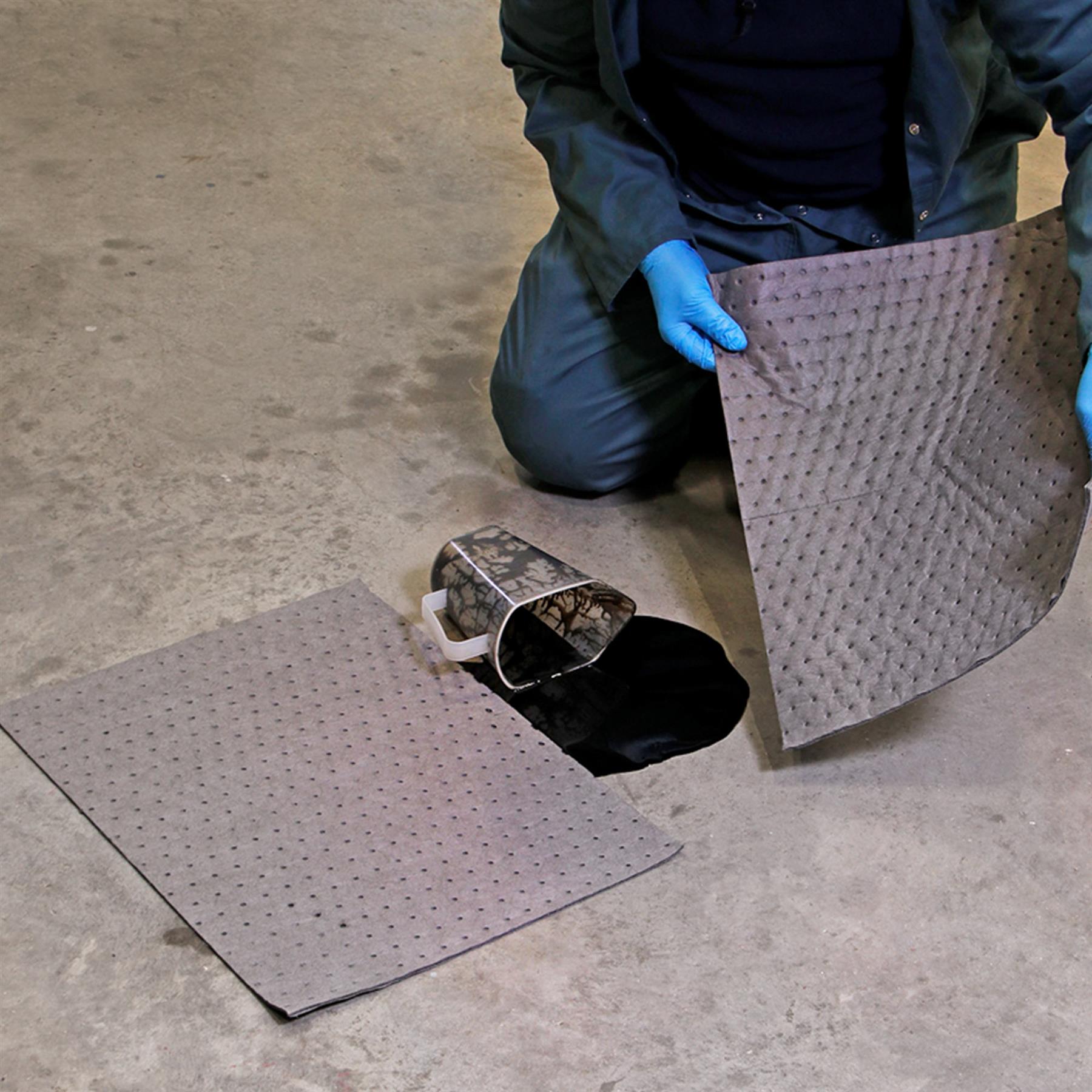 Sealey Spill Absorbent Pad Size: 500 x 400mm. Pack of 100