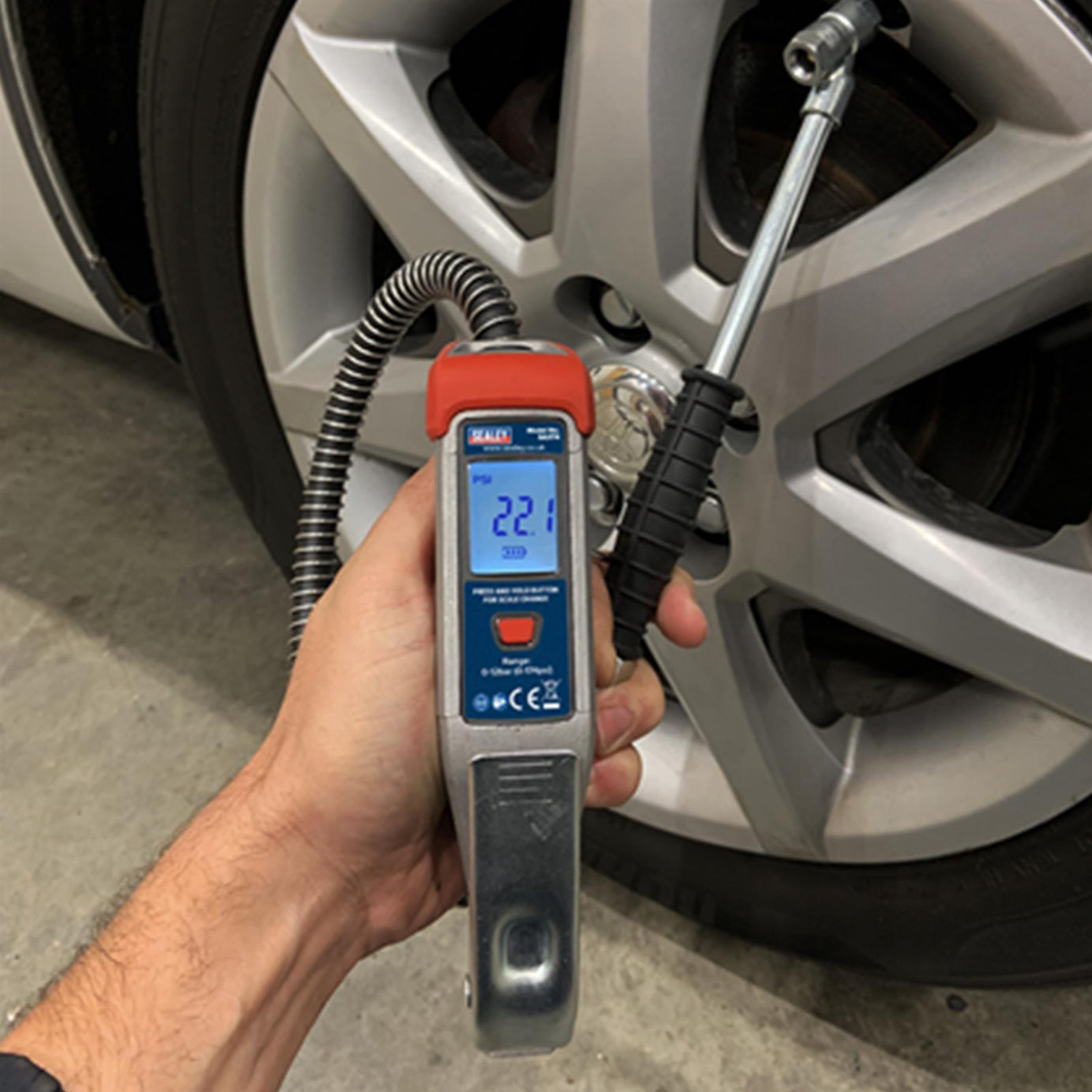 Sealey Digital Tyre Inflator 0.5m Hose with Push-On Chuck
