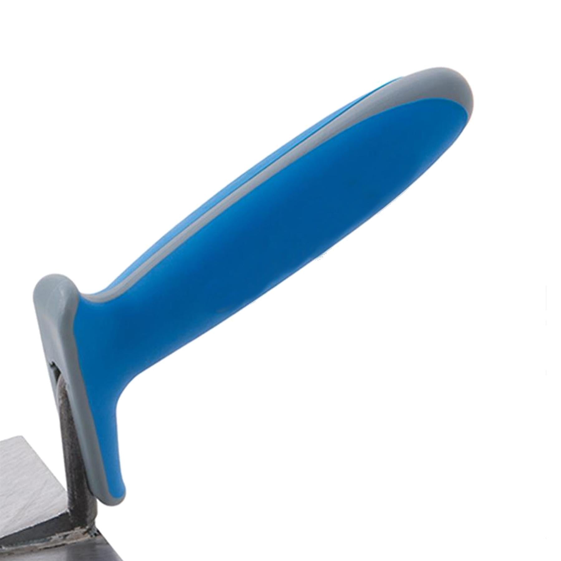 Bucket Trowel Soft-Grip 180mm grabbing wet cement or adhesive from bucket