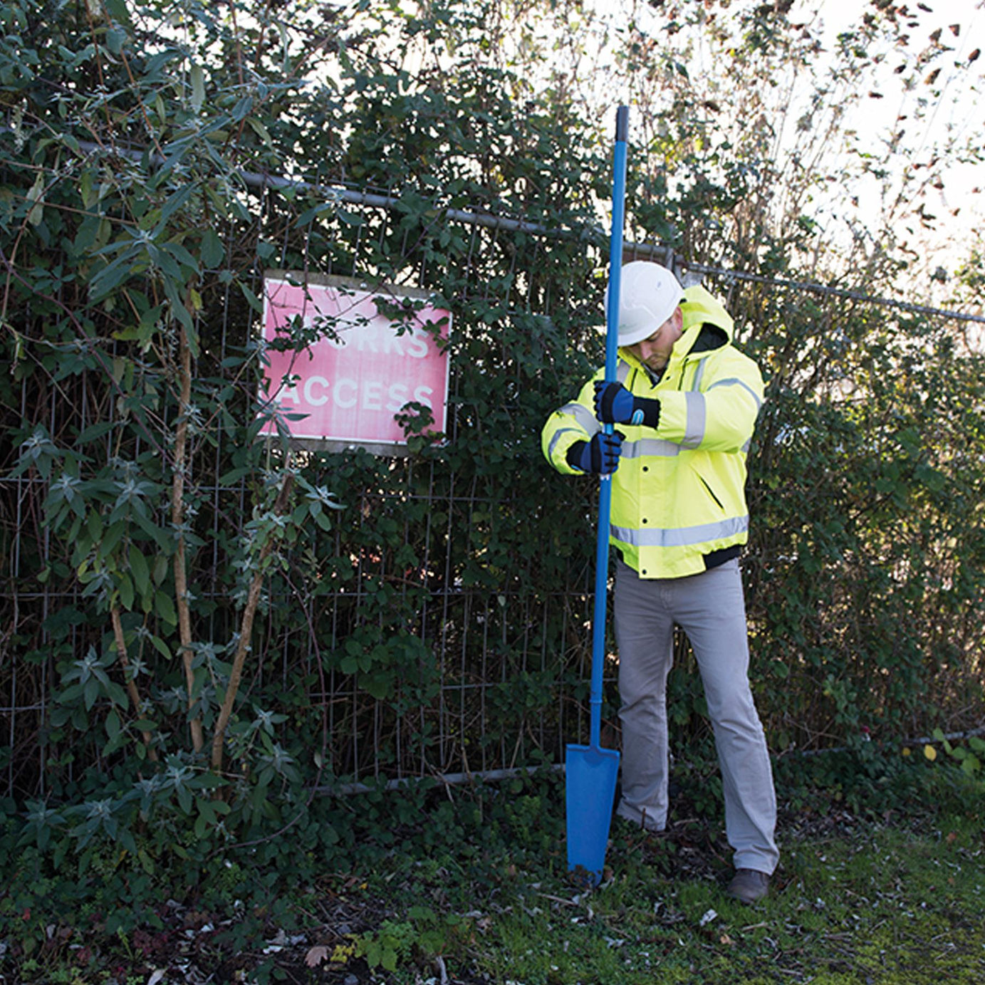 Rabbiting Spade 1700mm Gardening Tool L X W: 400 X 160mm (Top), 95mm (Bottom)