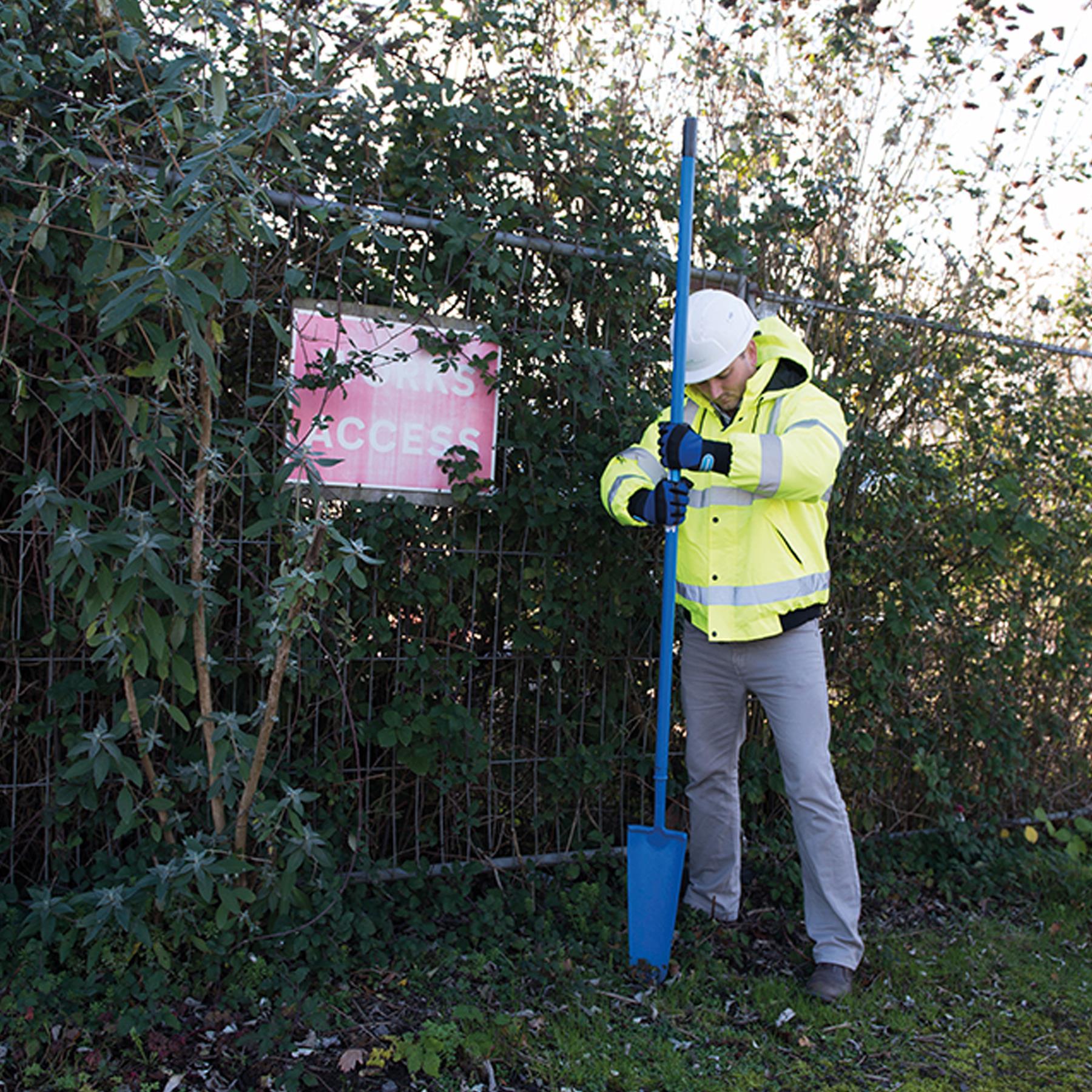 Rabbiting Spade 1700mm Gardening Tool L X W: 400 X 160mm (Top), 95mm (Bottom)