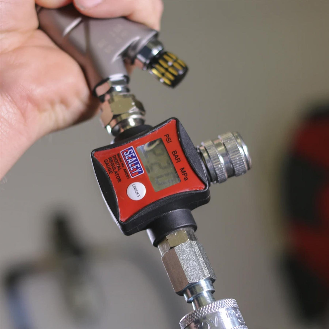 Sealey On-Gun Digital Pressure Regulator/Gauge