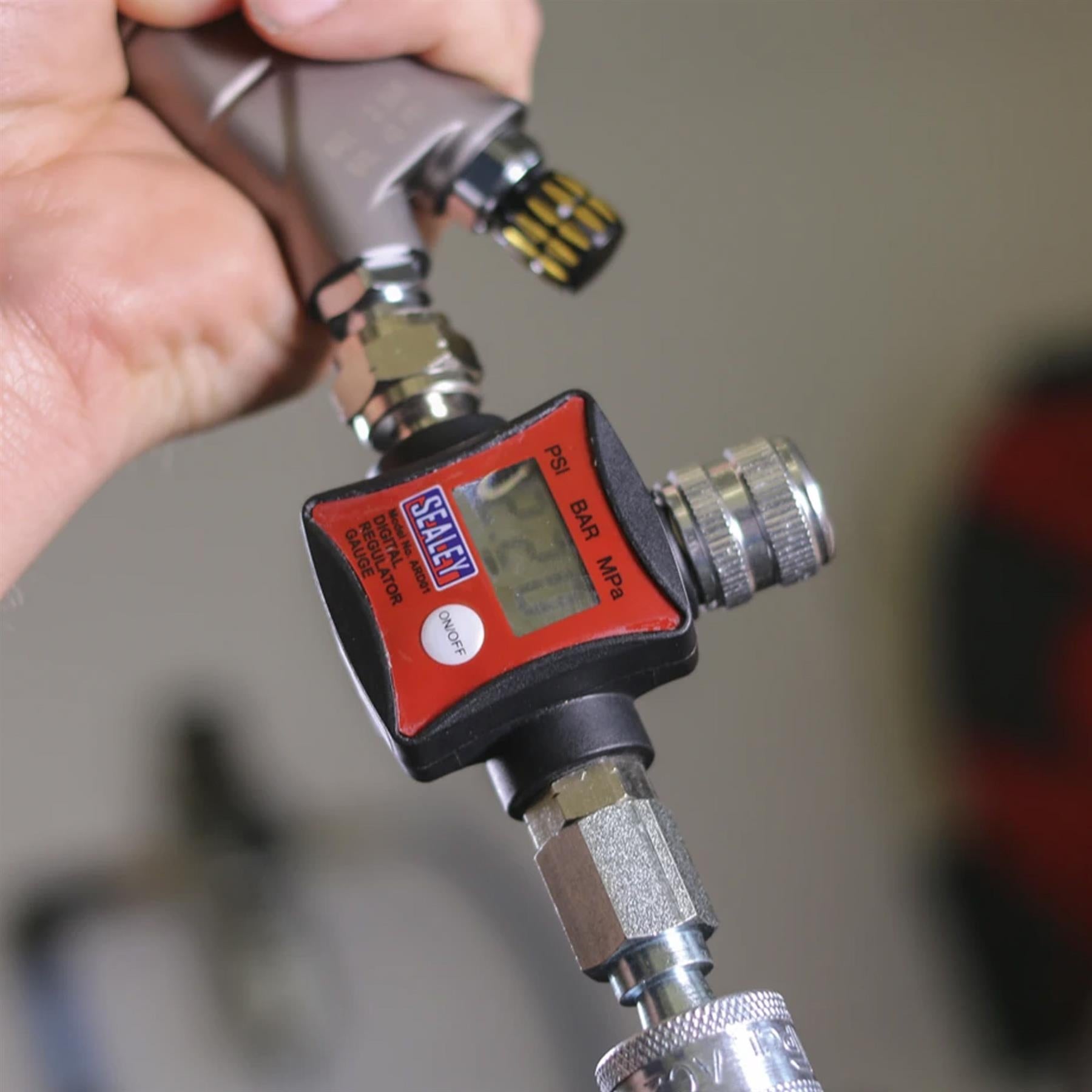 Sealey On-Gun Digital Pressure Regulator/Gauge