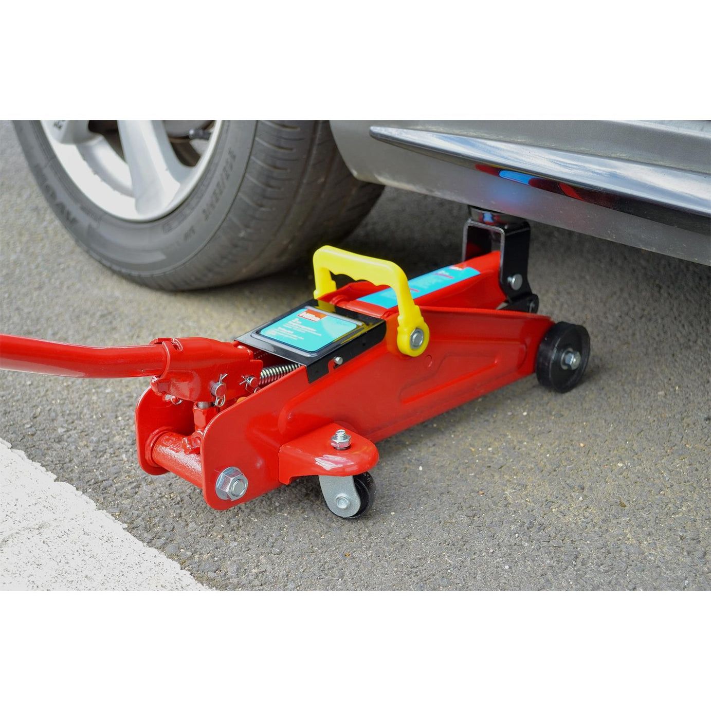 Convenient 2 Tonne Trolley Jack Kit 