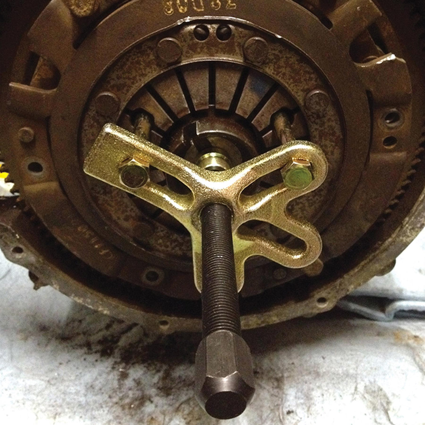 13Pce Harmonic Balancer Puller Kit 4 Slots In Yoke For 2 Or 3 Hole Application